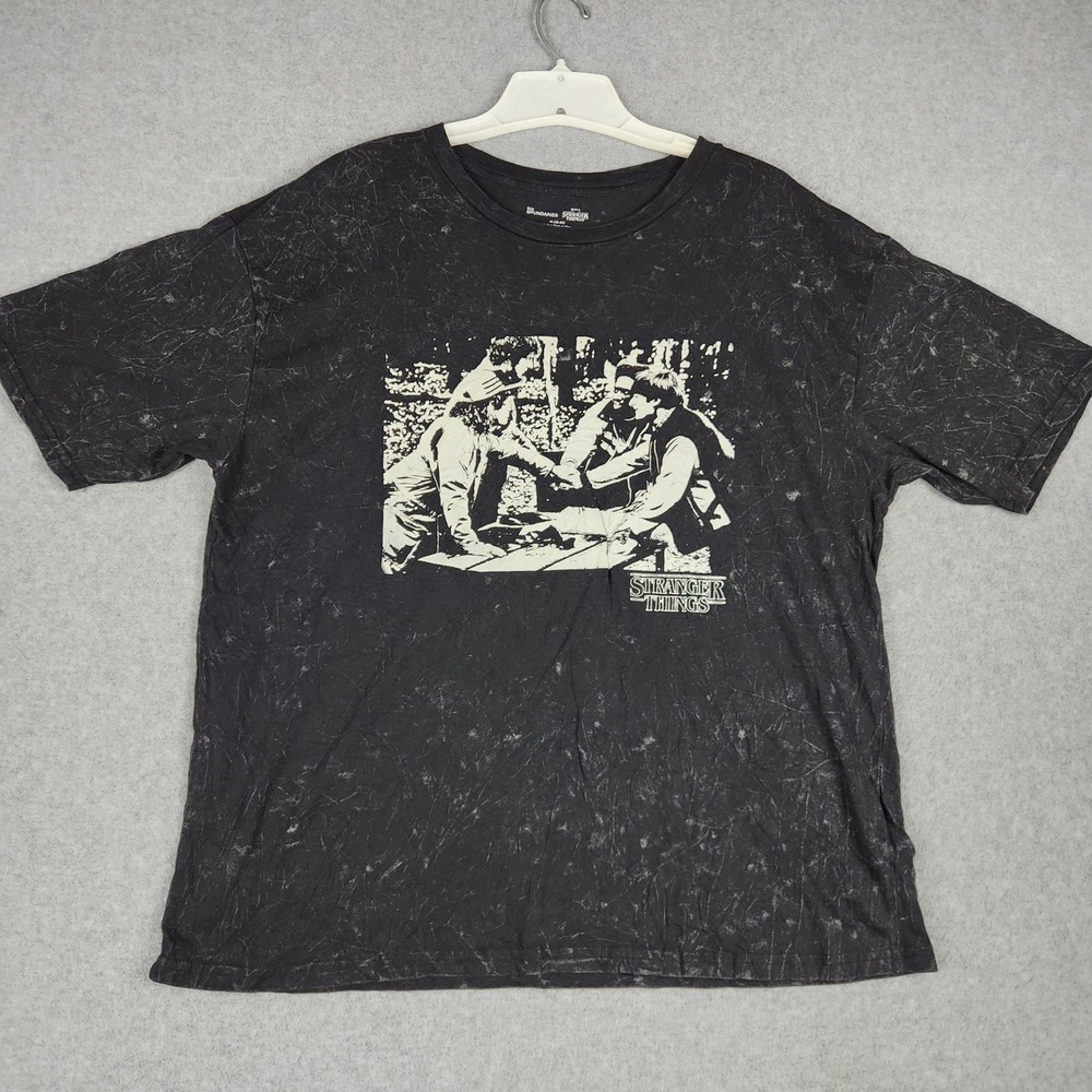 No Boundaries Netflix Stranger Things T Shirt Men Medium Black Graphic Crew Neck